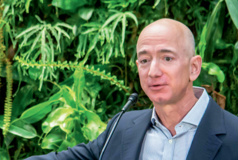 L’homme à la barre s’appelle Jeff Bezos